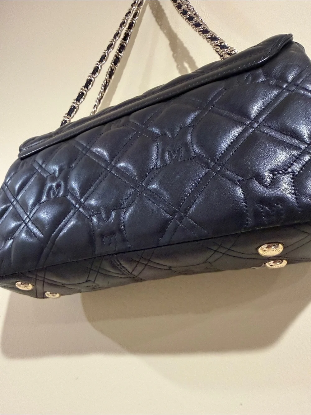 MetroCity Black Quilted Crossbody Bag MetroCity shoulder bag Signature Lock